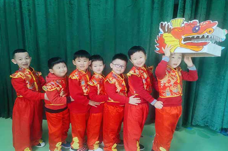 卓锦万代兰幼稚园开展了“童趣二月二，喜迎龙抬头”的主题活动。
