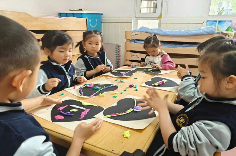 兰韵童心寄萱堂 —— 卓锦万代兰幼稚园浑河园母亲节献礼